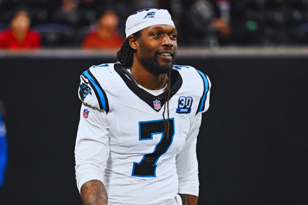 "Jadeveon Clowney Signs with Cowboys After Giants Struggle"