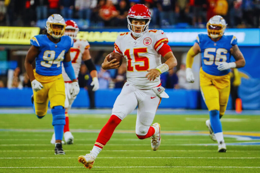 “Chiefs vs Chargers Showdown: Watch the Livestream Free from Anywhere!”