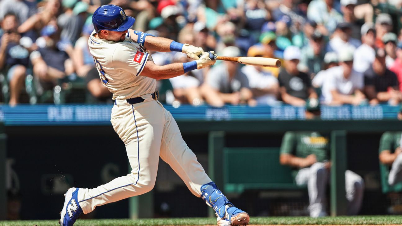 Cal Raleigh Hits Record Home Runs, Leading Mariners to Victory